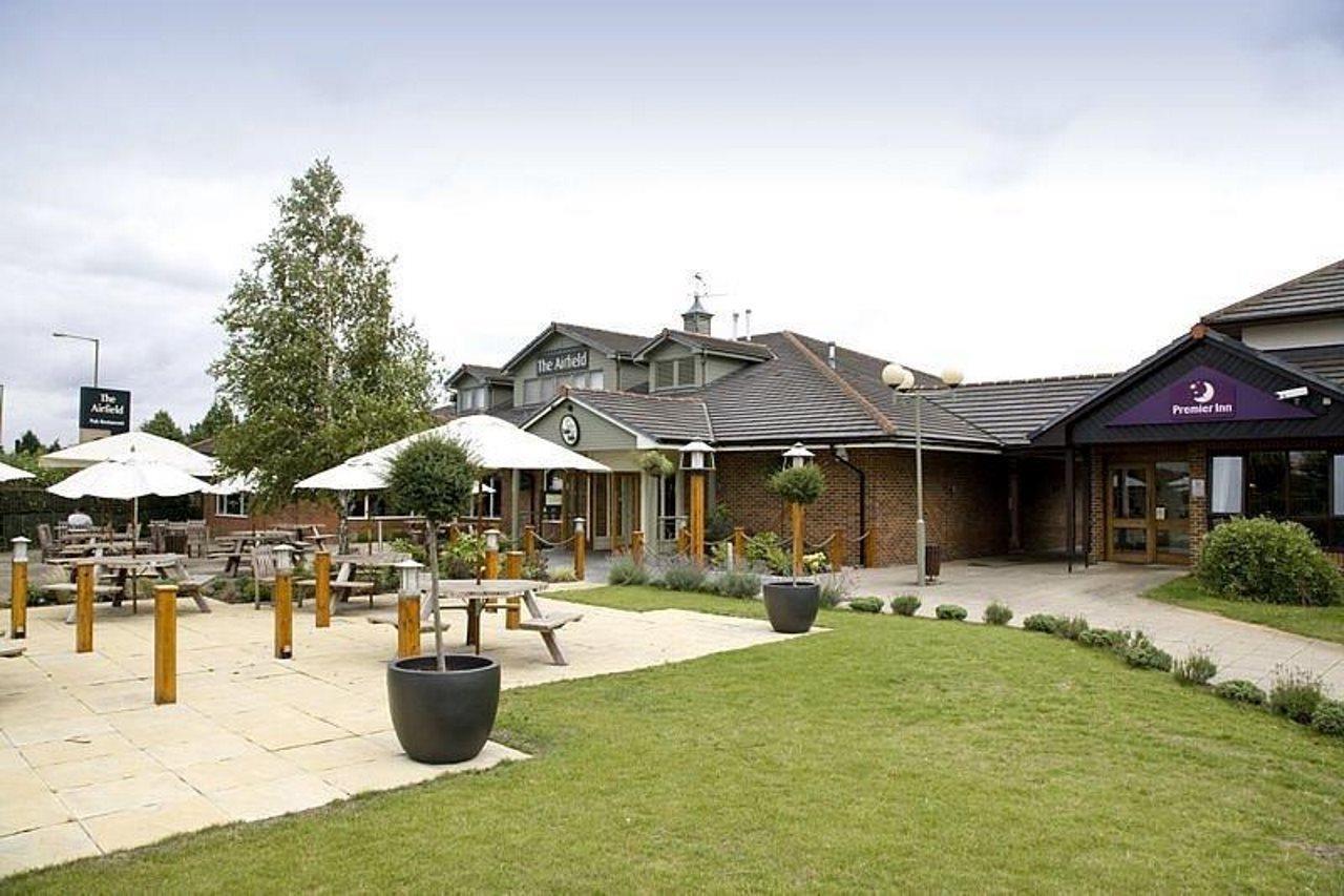 Premier Inn Hatfield Екстериор снимка